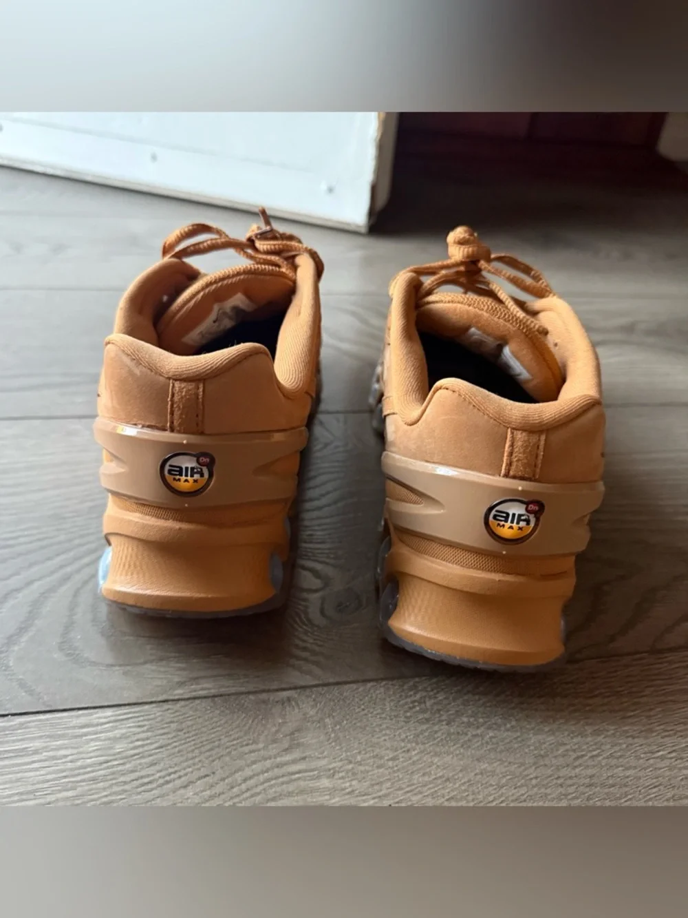 Nike Men's Dn8 Tan/Camel Air Max Sneakers